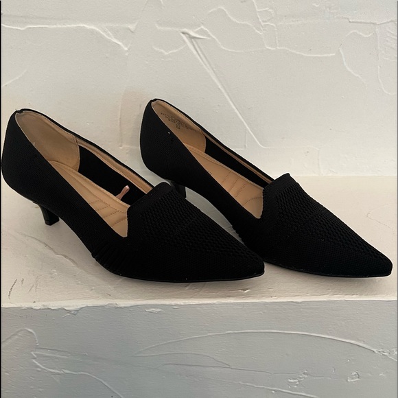 Adrienne Vittadini Shoes - Adrienne Vittadini Skippy Black
Stretch Knit Kitten Heel